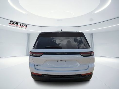 New 2025 Jeep Grand Cherokee Altitude image 4