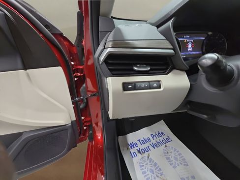 Used 2025 Nissan Altima 2.5 SV FWD image 11