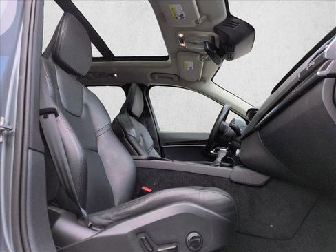 Used 2019 Volvo XC90 T6 Momentum w/ Advanced Package image 14