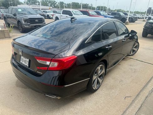 Used 2018 Honda Accord Touring image 10