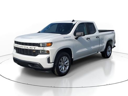 Used 2019 Chevrolet Silverado 1500 Custom w/ Custom Value Package AWD/4WD image 2