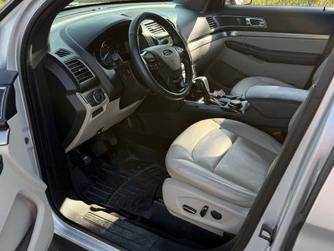 Used 2018 Ford Explorer XLT w/ Equipment Group 202A AWD/4WD image 3