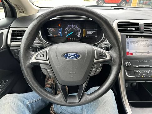 Used 2019 Ford Fusion SE FWD image 26