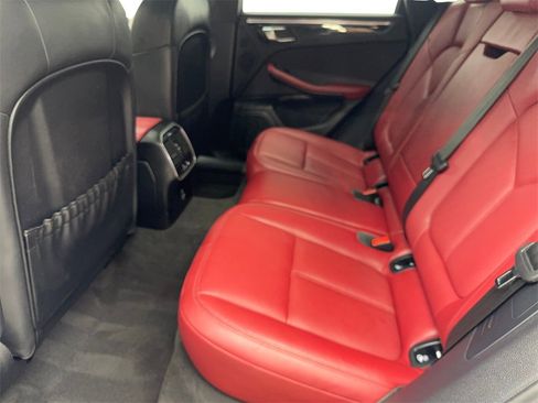 Used 2023 Porsche Macan Turbo image 32