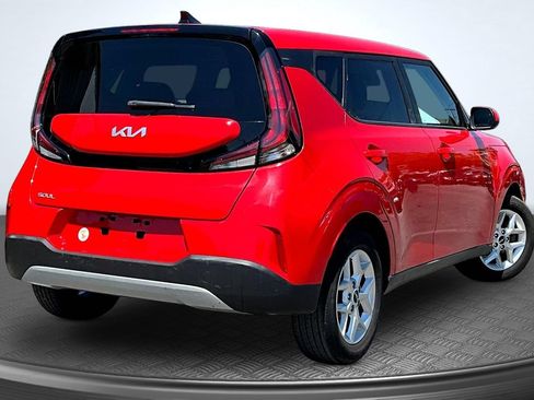 Used 2023 Kia Soul LX w/ LX Technology Package FWD image 6