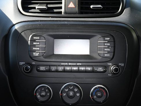 Used 2015 Kia Soul + FWD image 26