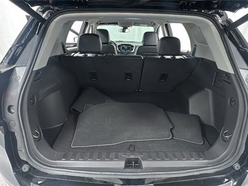 Used 2024 GMC Terrain SLT image 15