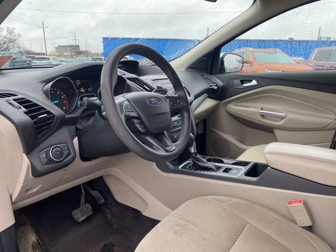 Used 2017 Ford Escape SE image 9