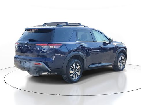 New 2026 Nissan Pathfinder SL image 4