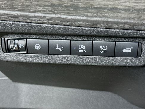 Used 2023 Nissan Ariya AWD image 17
