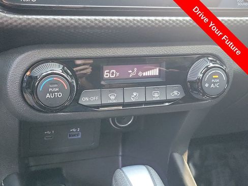 Used 2021 Nissan Kicks SV FWD image 12