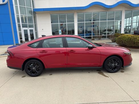 Used 2025 Honda Accord SE image 4
