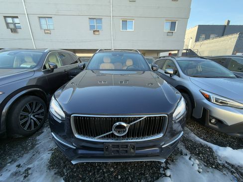 Used 2019 Volvo XC90 T6 Momentum w/ Advanced Package image 2
