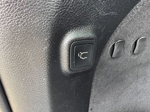 Used 2020 Jeep Cherokee Limited w/ Technology Group AWD/4WD image 16