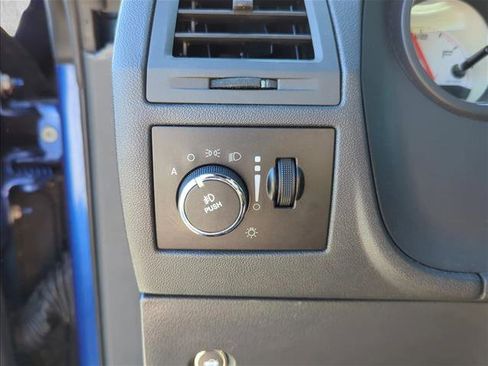 Used 2012 Dodge Challenger SXT image 18