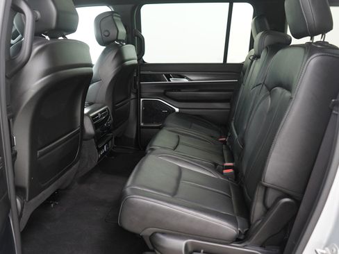 Used 2023 Jeep Wagoneer L Series II w/ Premium Group I image 21