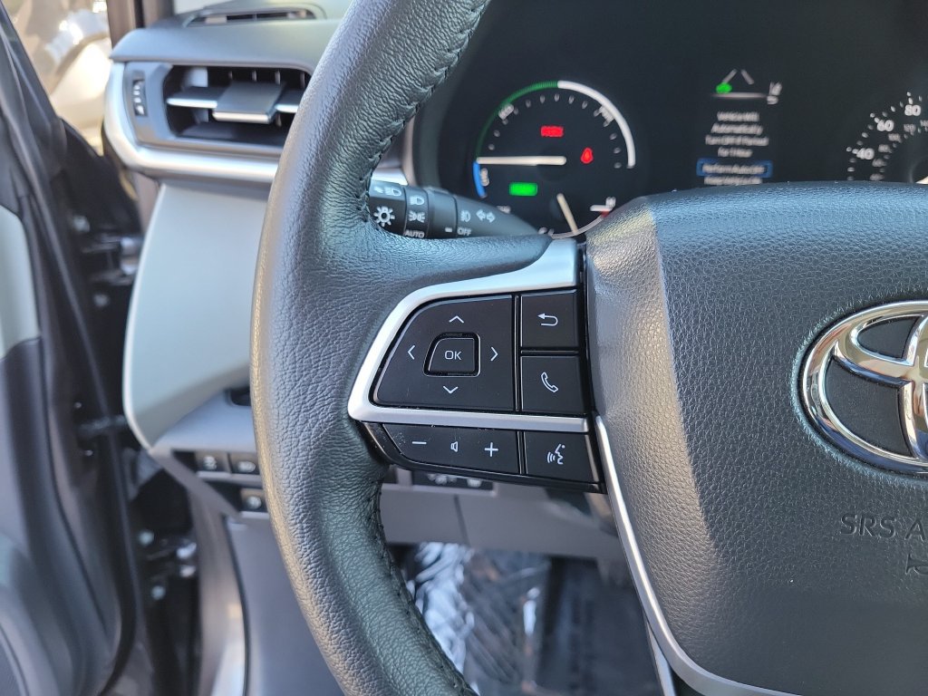 Used 2024 Toyota Sienna XLE FWD image 27
