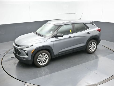 Used 2024 Chevrolet TrailBlazer LS image 44