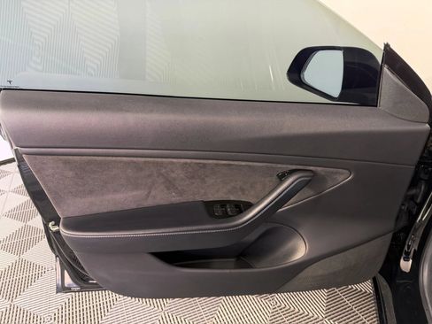 Used 2018 Tesla Model 3 Long Range RWD image 15
