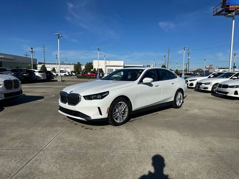 Certified 2025 BMW 530i image 1