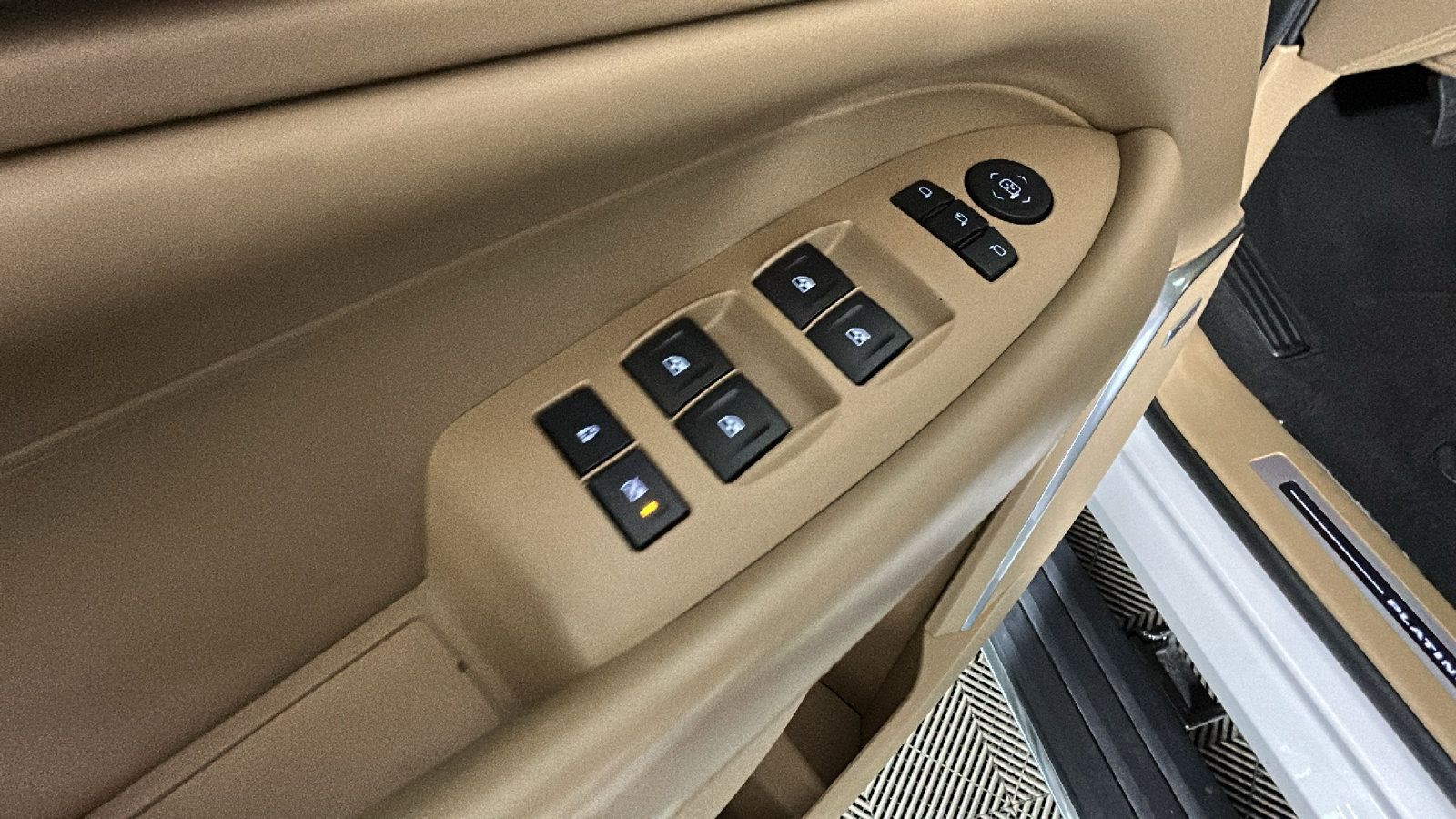 Used 2019 Cadillac Escalade Platinum RWD image 13