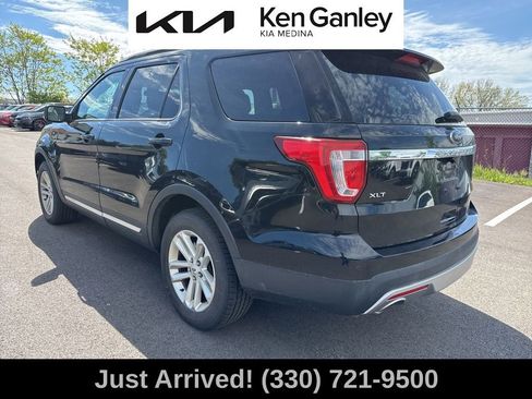 Used 2017 Ford Explorer XLT FWD image 3