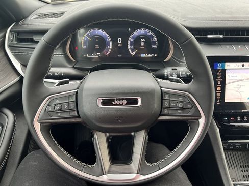 New 2026 Jeep Grand Cherokee Laredo image 9