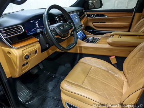 Used 2022 Jeep Grand Wagoneer Series III AWD/4WD image 11