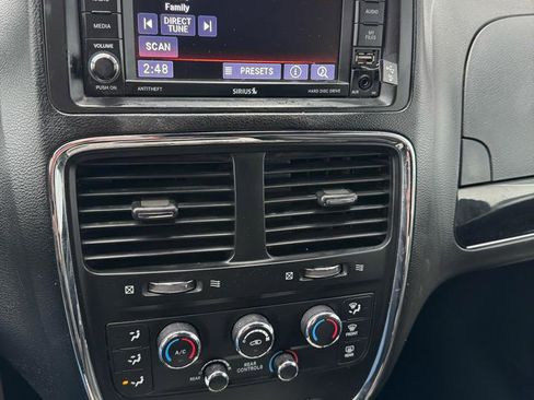 Used 2019 Dodge Grand Caravan SXT image 16