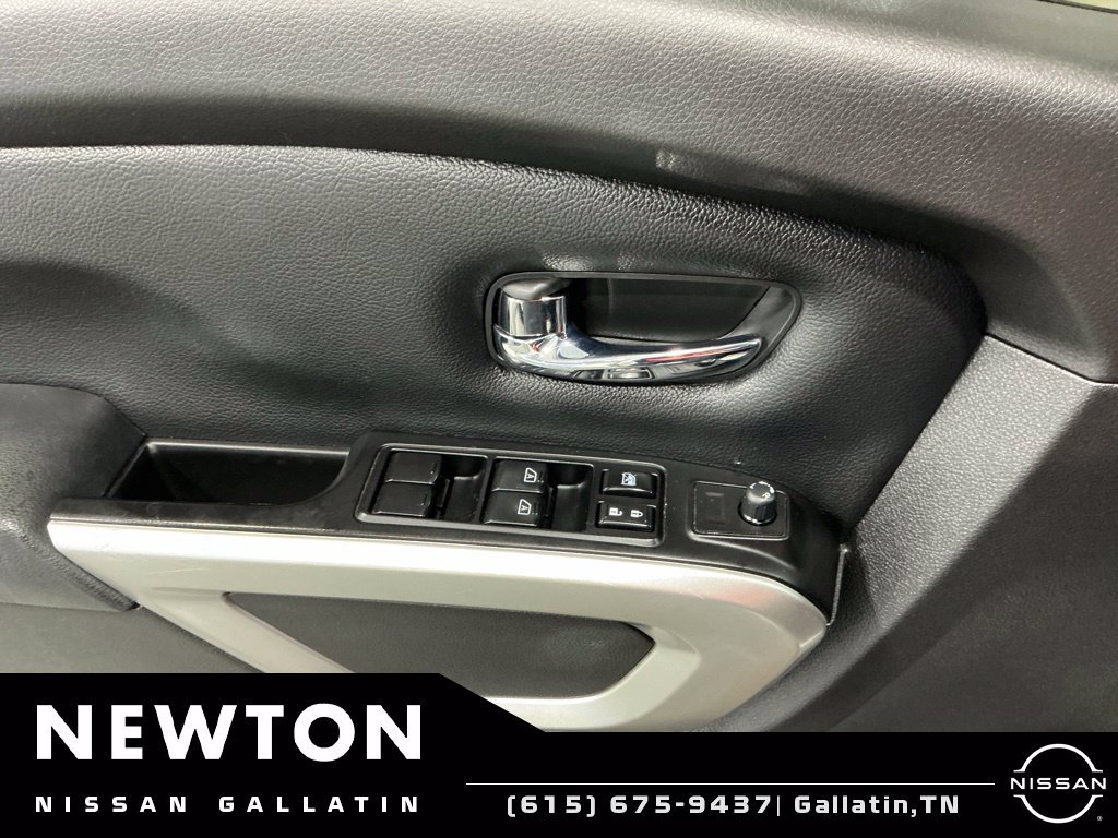 Used 2019 Nissan Titan SV w/ SV Convenience Package RWD image 34