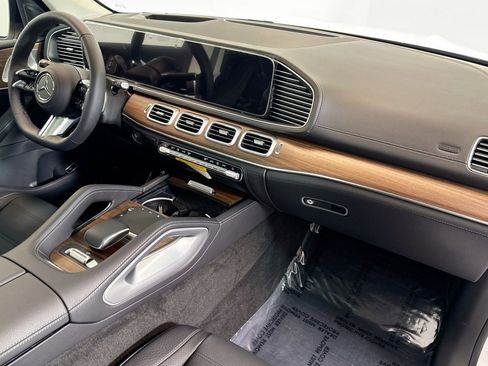 New 2026 Mercedes-Benz GLS 580 4MATIC image 28