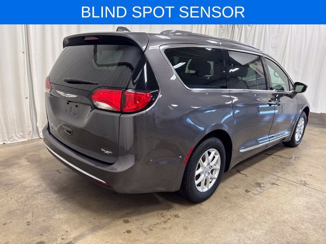 Used 2020 Chrysler Pacifica Touring-L w/ Advanced Safetytec Group FWD image 4