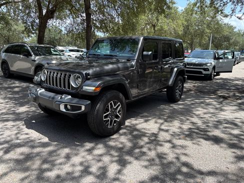 Used 2025 Jeep Wrangler Unlimited Sahara AWD/4WD image 10