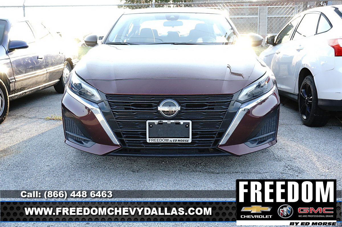 Used 2024 Nissan Altima 2.5 SV FWD image 3