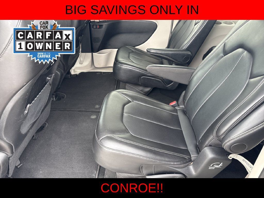 Used 2024 Chrysler Pacifica Touring-L FWD image 24