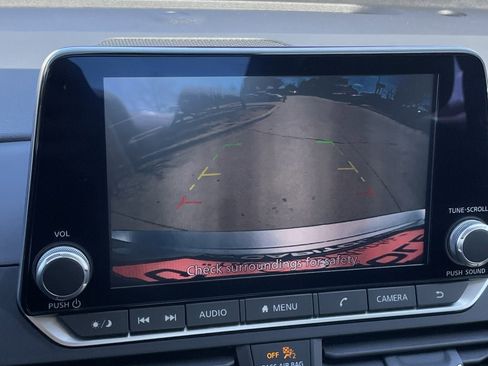 Used 2024 Nissan Altima 2.5 SV image 18