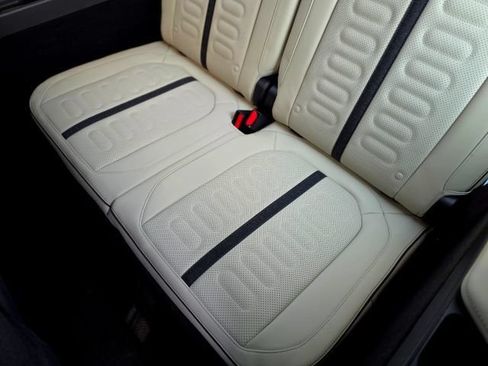 Used 2025 Rivian R1S Premium AWD/4WD image 45