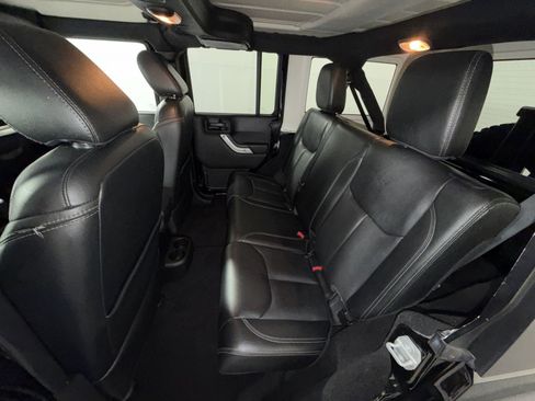 Used 2016 Jeep Wrangler Unlimited Rubicon AWD/4WD image 21