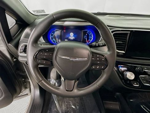 Used 2022 Chrysler Pacifica Touring-L w/ S Appearance Package FWD image 11