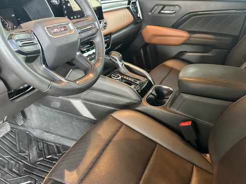 Used 2023 GMC Canyon AT4 w/ AT4 Premium Package image 11