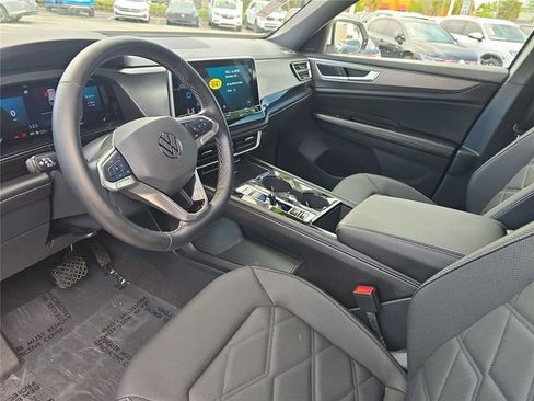 Used 2025 Volkswagen Atlas Cross Sport SE image 16