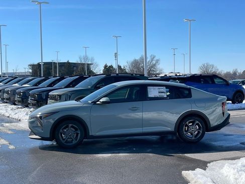 New 2026 Kia K4 LXS image 4