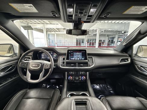 Used 2022 GMC Yukon XL SLT w/ SLT Premium Package image 23