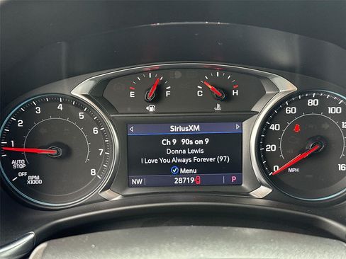 Used 2023 Chevrolet Equinox LT FWD image 9
