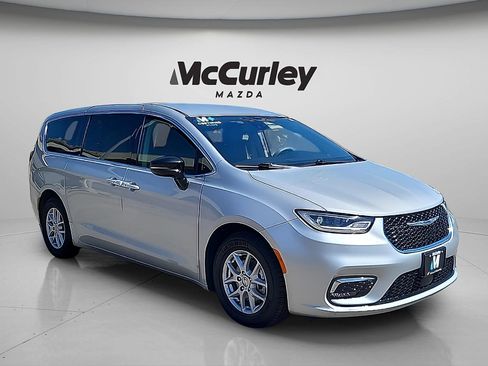 Used 2024 Chrysler Pacifica Touring-L FWD image 1