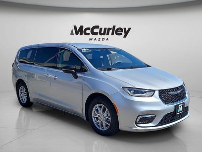 Used 2024 Chrysler Pacifica Touring-L