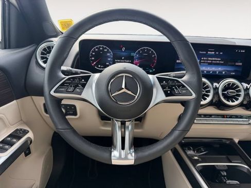 Used 2026 Mercedes-Benz GLB 250 4MATIC image 12