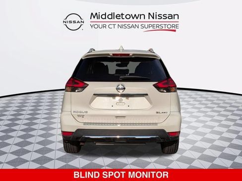 Used 2017 Nissan Rogue SL w/ SL Premium Package AWD/4WD image 4