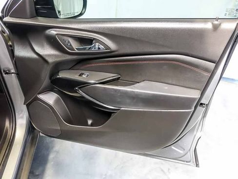 Used 2025 Chevrolet Trax RS w/ Sunroof Package FWD image 30