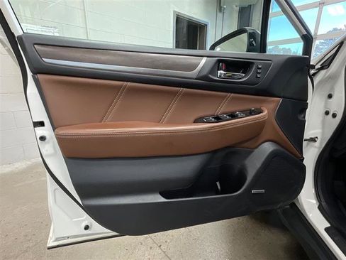 Used 2019 Subaru Outback 2.5i Touring w/ Popular Package #3A AWD/4WD image 9